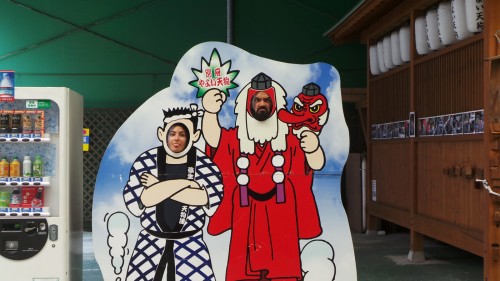 Photocall dans les vieilles arcades commerciales de Beppu sur l'île de Kyushu