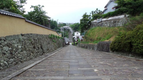 La « Shioya no Saka » ou « pente du fabricant de sel » à Kitsuki sur l'île de Kyushu
