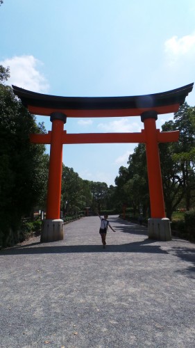 Grand torii à l'entrée du sanctuaire Usa Jingū, situé dans la péninsule de Kunisaki, au nord de la préfecture d’Ōita sur l'île de Kyushu
