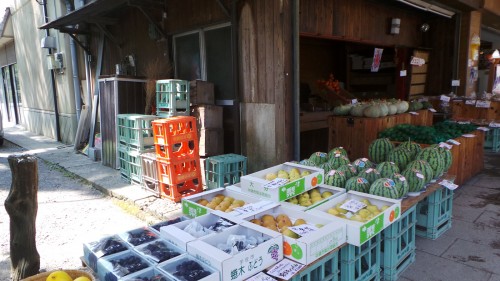 Marché de souvenirs bordant le sanctuaire Usa Jingū, situé dans la péninsule de Kunisaki, au nord de la préfecture d’Ōita sur l'île de Kyushu