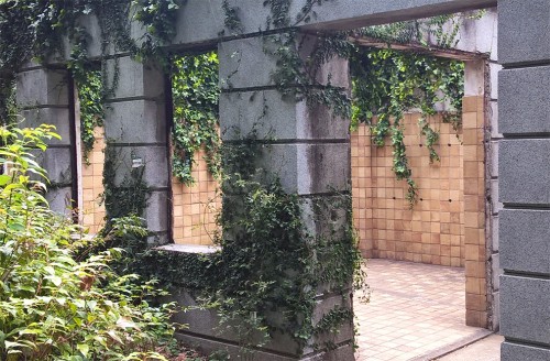 Vestige d'une maison dans le parc minatonomieruoka à Yokohama