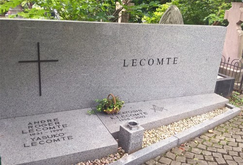 Tombe d'un français qui introduisit le pain au Japon au cimetière étranger de Yokohama
