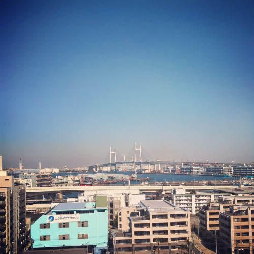 Vue sur la baie de Yokohama du parc minatonomieruoka