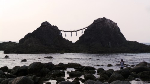 Sakurai Futamigaura Rock Couple dans la péninsule d'Itoshima