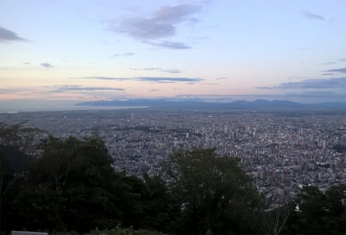 Coucher de soleil au mont Momoiwa, Sapporo, Hokkaido, Japon.