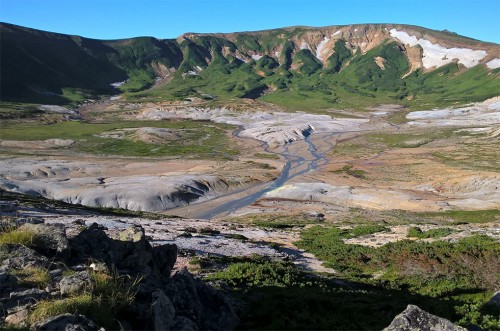 Cratère du volcan de la montagne Asahidake, parc Daizetsuzan, Hokkaido, Japon.
