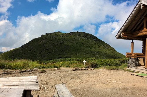 Refuge en haut de la montagne Asahidake, parc Daizetsuzan, Hokkaido, Japon.
