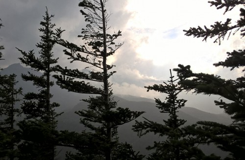 Sentier de randonnée panorama dai, village onsen de Sounkyo, Hokkaido, Japon. 