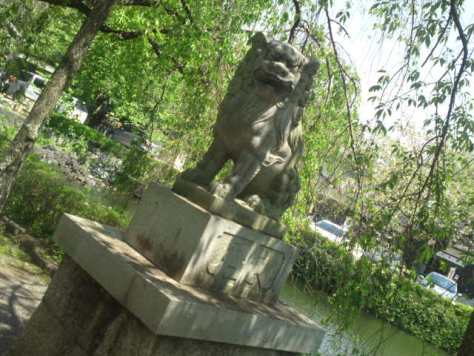 Lion, gardien de sanctuaire shinto