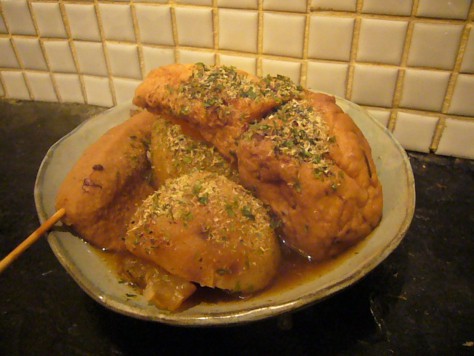 Oden servis dans un Odenya de la ville de Shizuoka.