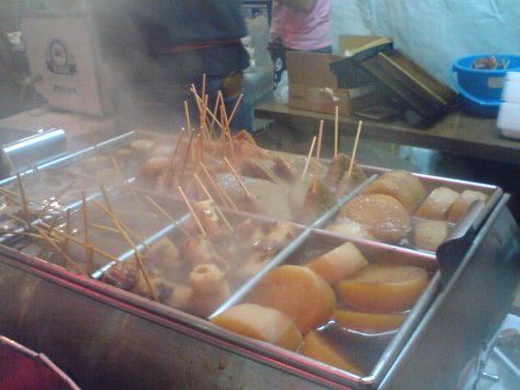 Bacs remplis de Oden de daikon.