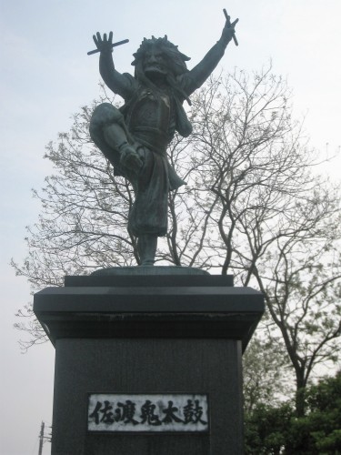 Sculpture sur l'île de Sado ou Sadogashima, Japon.
