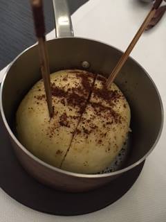 Plat du Relais Louis XIII avec du Hacho Miso, spécialité japonaise.