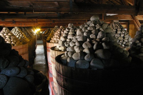 Fabrication de hatchô-miso dans la ville d'Okazaki à proximité de Nagoya, Japon.