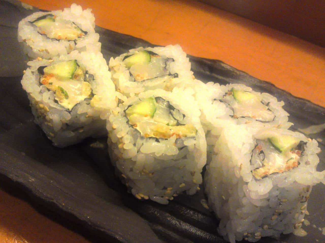 Introduction au sushis et sashimis, spécialités culinaires japonaises.