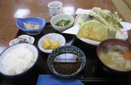 Restaurant Tanada dans le joli village rural de Yamakoshi, Japon.