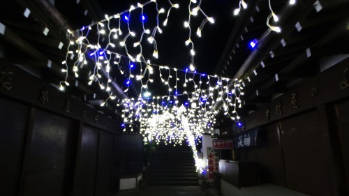 Illuminations d'hiver de l'île d'Enoshima près de Tokyo, Japon.