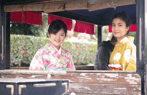 Balade en calèche en kimono à Izumi, kyushu, Japon.