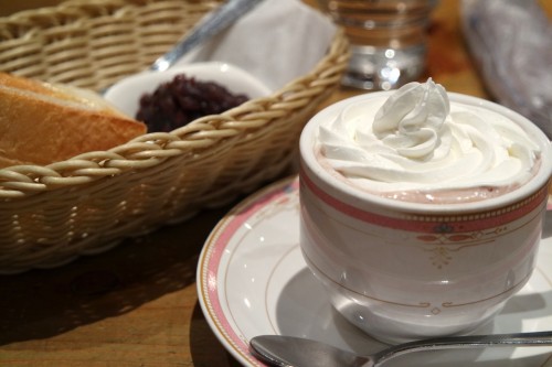 Le morning service du Komeda café dans un kissaten à Nagoya