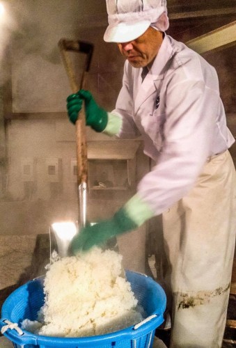 Principales étapes de fabrication du saké de la brasserie Masuichi à Obuse, Nagano.