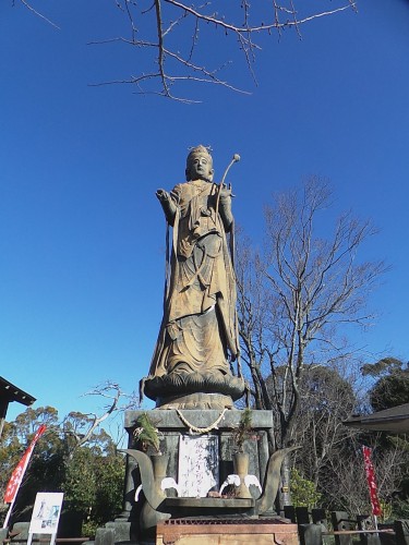 Statue Kanon protégeant le lac Hamana-ko au temple Kanzan-ji sur mont Kanzan, Shizuoka