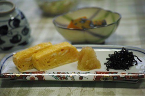 Petit-déjeuner du ryokan Fujiya, sur le bord du lac Hamana-ko, Kanzenji onsen, Shizuoka.