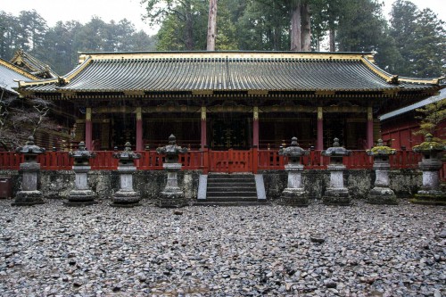 les bâtiments de laque au sanctuaire Toshogu à Nikko
