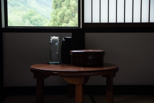 La chambre traditionnelle du Tanekura Inn, en pleine nature tout près de Hida Furukawa, Gifu