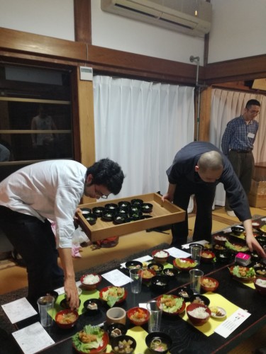 la nourriture servie au temple Tokei-in à Shizuoka qui sert d'hebergement pendant le festival World Theatre Festival Shizuoka
