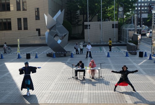 le spectacle de kaki kuu pendant le festival Strange Seed à Shizuoka