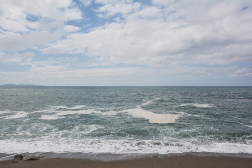 La plage de Goishi donnant sur la mer du Japon à Gatsugi dans la préfecture de Niigata 