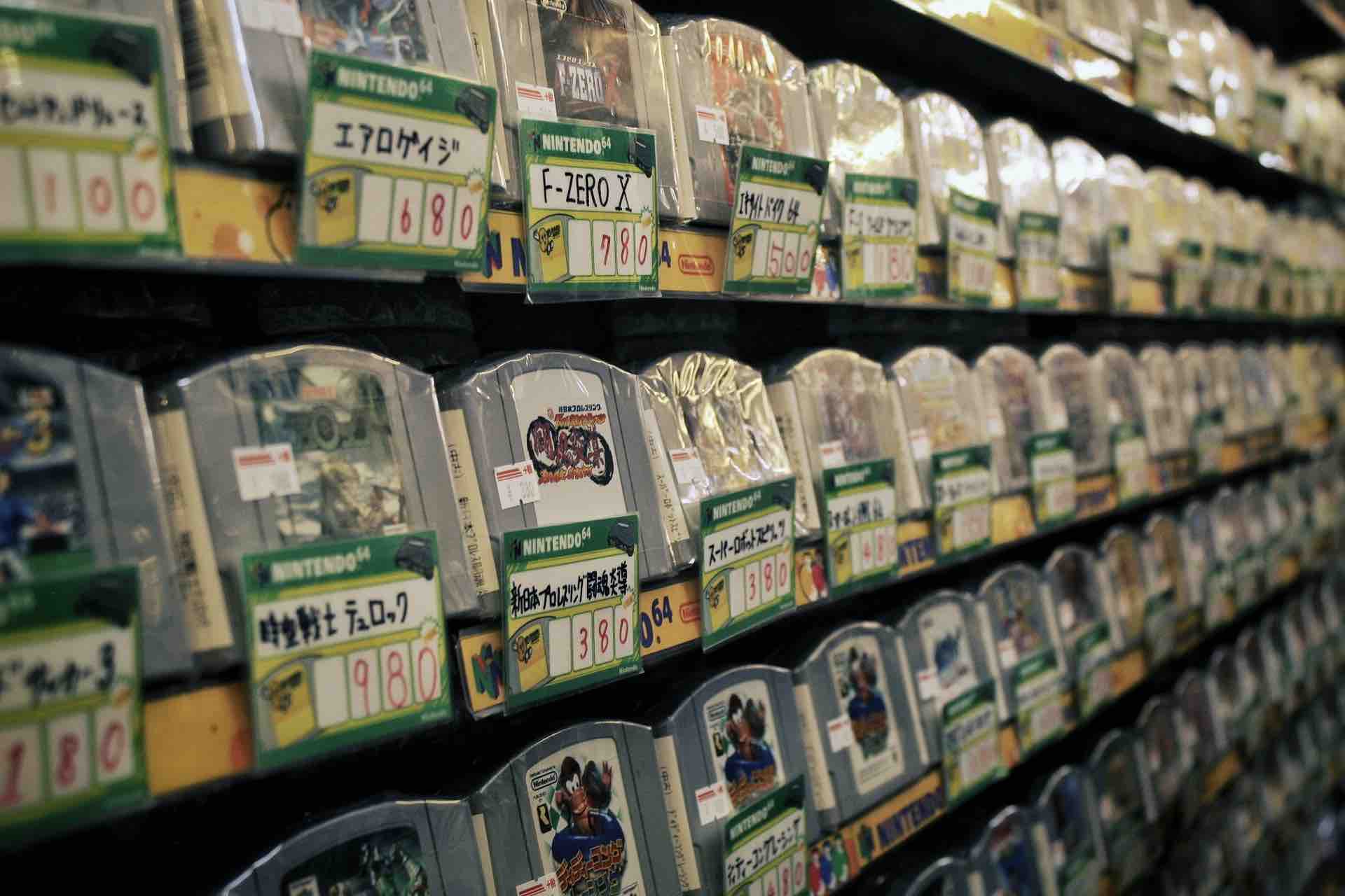 Jeux vidéo d'occasion dans une boutique à Osaka