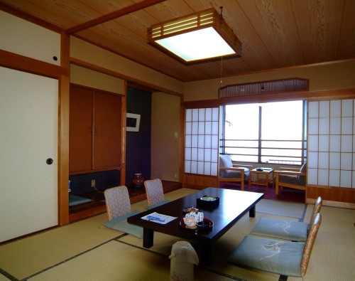 Iwamotorou Ryokan, le ryokan de plus de 700 ans à Enoshima avec les chambres traditionnelles