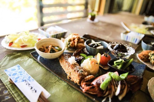 Les poissons au restaurant Nagi no Terasu Naka, Murakami, Japon