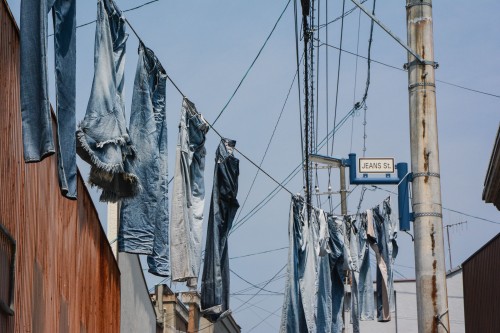 Shopping à Kojima Jeans Street, berceau du denim japonais, Okayama, Japon