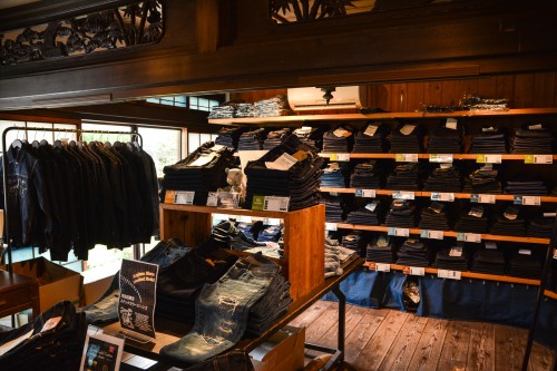 Shopping à Kojima Jeans Street, berceau du denim japonais, Okayama, Japon