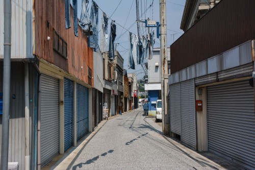 Shopping à Kojima Jeans Street, berceau du denim japonais, Okayama, Japon
