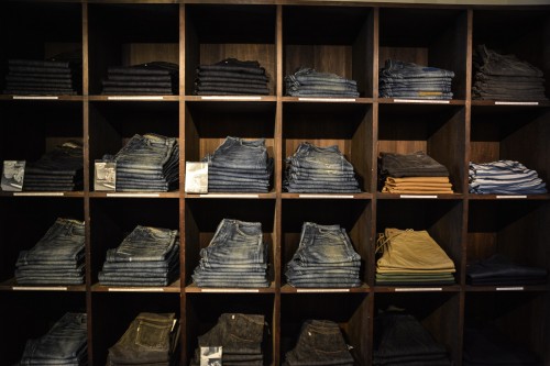 Shopping à Kojima Jeans Street, berceau du denim japonais, Okayama, Japon