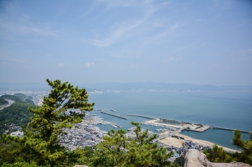 le point de vue de la mer intérieure de Seto depuis le Washuzan dans le parc national Setonaikai, Okayama, Japon