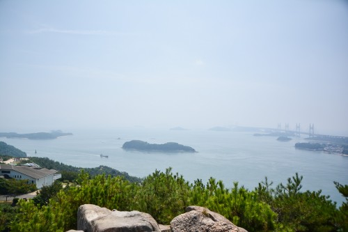 le point de vue de la mer intérieure de Seto depuis le Washuzan dans le parc national Setonaikai, Okayama, Japon