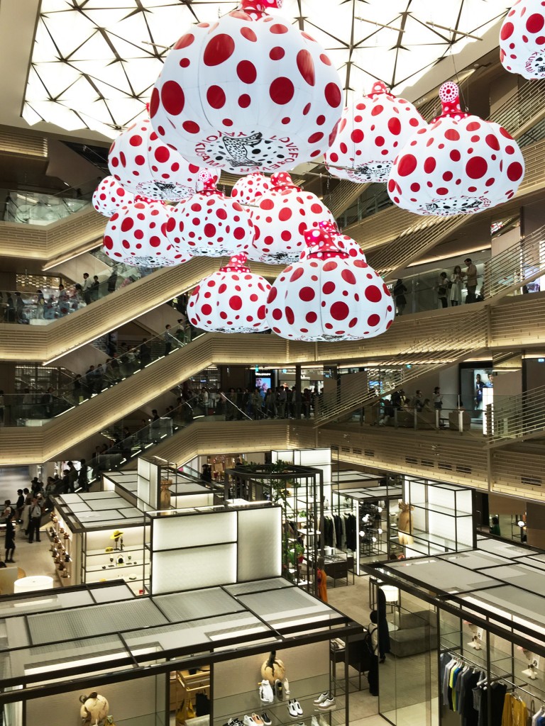 Ginza six Kusama Yayoi