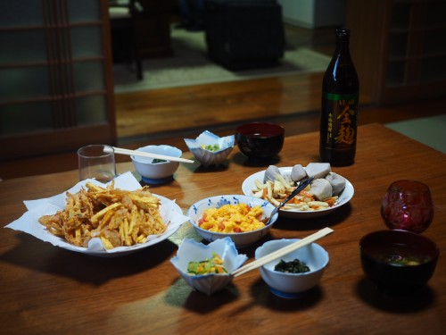 La ferme à Kofuji, sur l'ile de Kysuhu dans la préfecture d'Oita au Japon avec le dîner du soir