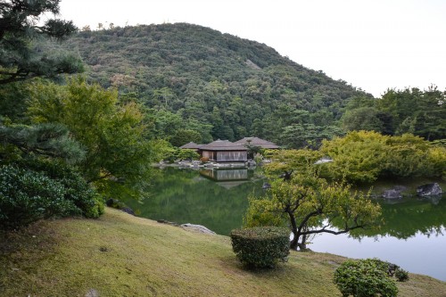 Le jardin Risturin à Takamatsu dans la préfecture de Kagawa au Japon