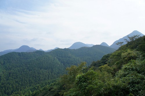 Panorama de montagne vu depuis de Mont Fudo, dans la région Rokugo Manzan située dans la péninsule de Kunisaki, Oita, Kyushu