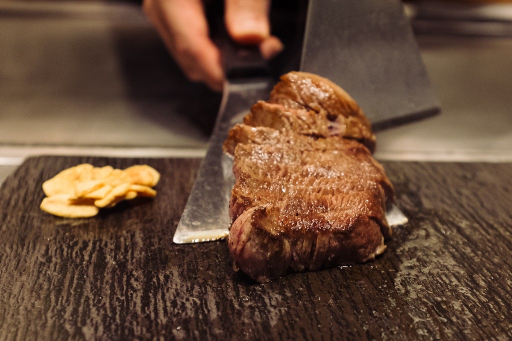 Pièce de bœuf de Kobe cuit sur plaque teppanyaki