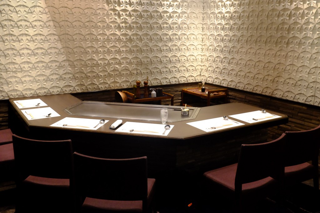 Salle de restaurant teppanyaki au Japon