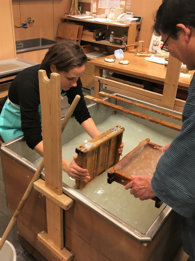 apprendre à fabriquer du papier washi au Japon