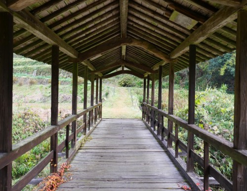 Satoyama, campagne japonaise, Uchiko, Shikoku, Ehime, pont couvert