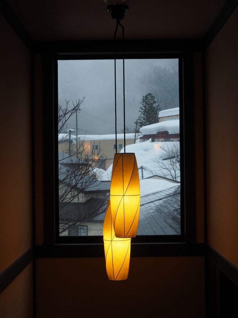 bien au chaud dans une chambre à oyasukyo onsen