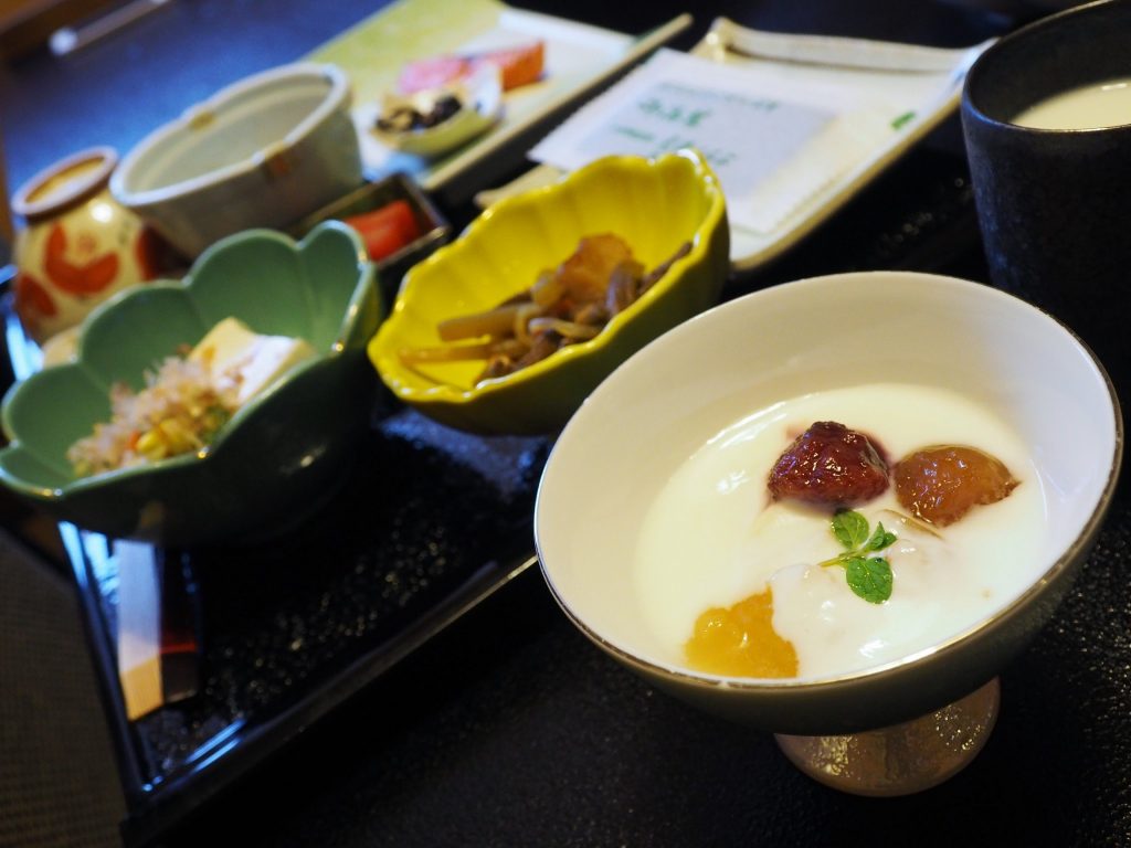 plats d'un petit déjeuner japonais